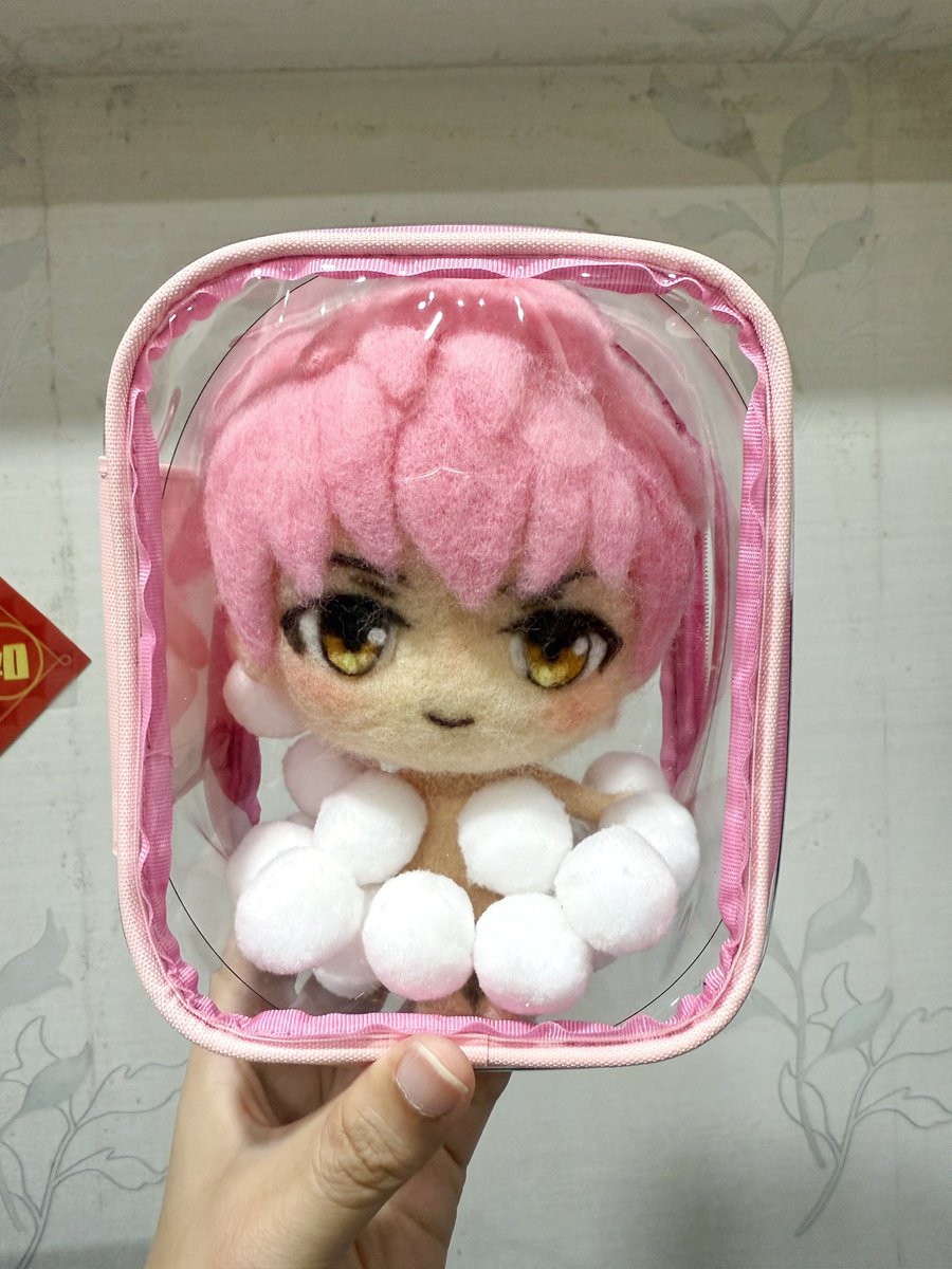 Ruby_ACNG's tweet photo. 買了娃包和毛球，
這樣搭起來，
尤利看起來像是在洗澡，
好有趣😂 https://t.co/uFOWsMdbyQ