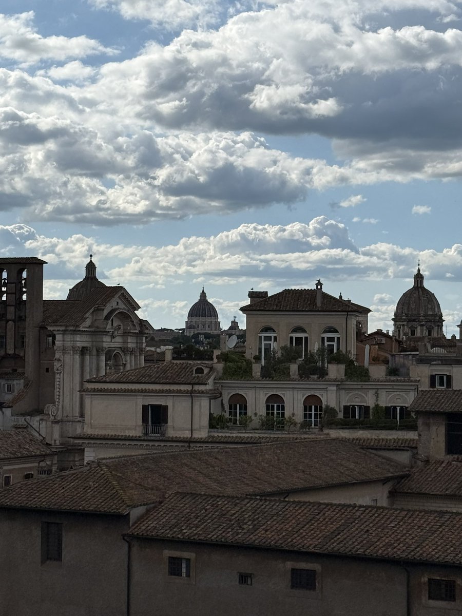 ArtemideGuide's tweet photo. Giorni di intenso lavoro e la fortuna di condividerlo con un team eccezionale! #visiteguidate #artemideguide #roma #iubilaeum25 #visitroma #artemide_guide https://t.co/cREKEx5zFk