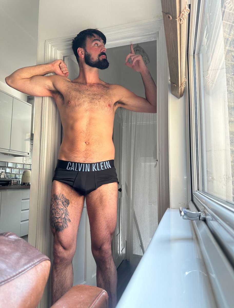 TheTallBirt's tweet photo. Yeah I’m TALL 😏

Rt if you like tall guys 🍆 https://t.co/Ylnyo94mvX