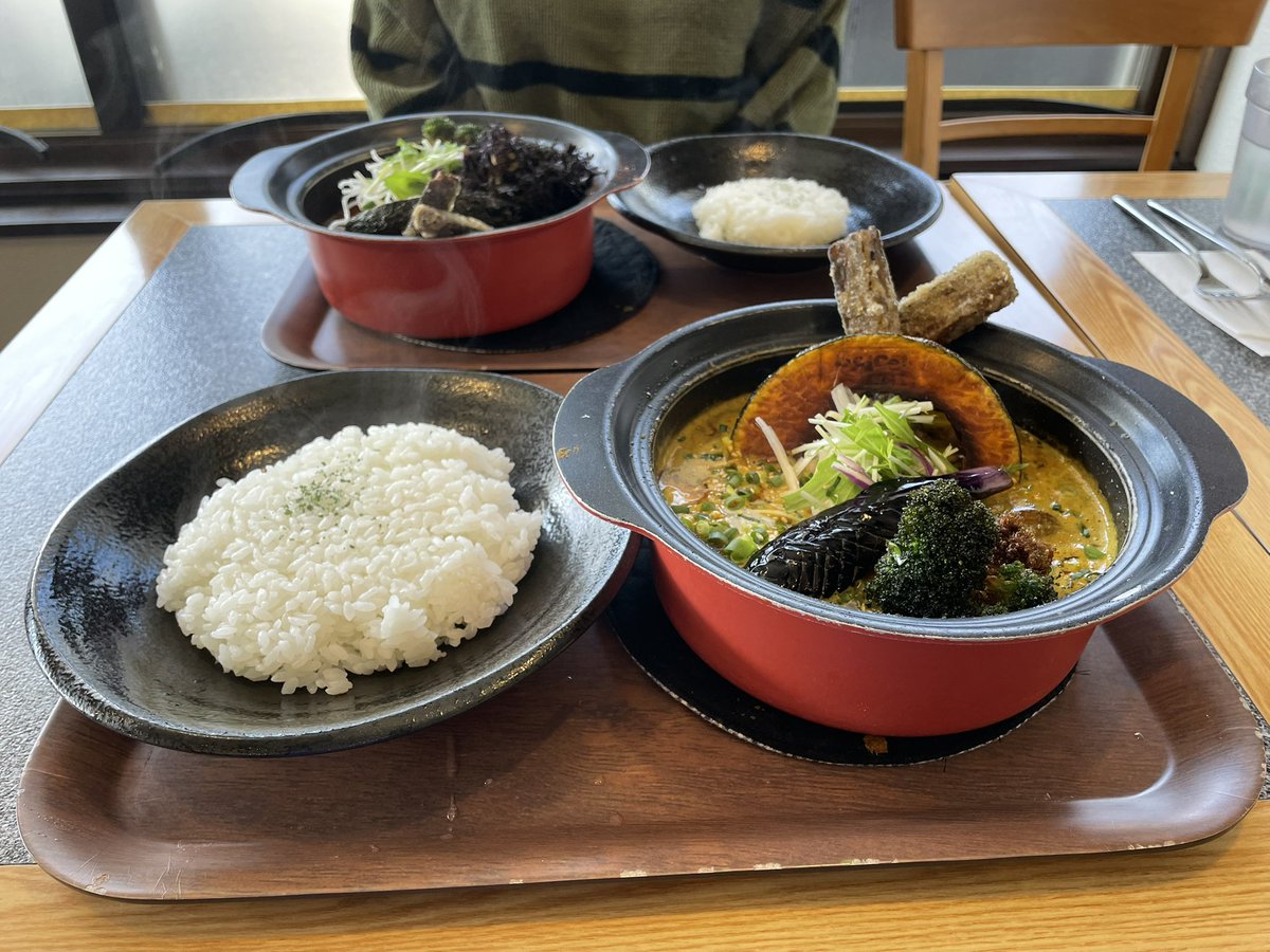 susukino_lover's tweet image. にっこり日曜日✦(╹◡╹｜

💫🍛⭐️🍛🌟🍛⭐️🍛🌟🍛💫
🍛✨日曜日はカレーだよね✨🍛
💫🍛🌟🍛⭐️🍛🌟🍛⭐️🍛💫

スープカレーデビュー戦🍛
僕は1辛、カミさんは7辛…🔥
味噌が入ったカレーは初めてです☺️

#札幌市白石区 #本通
#スパイスアンドミル
#じっちゃんの百年味噌カレー