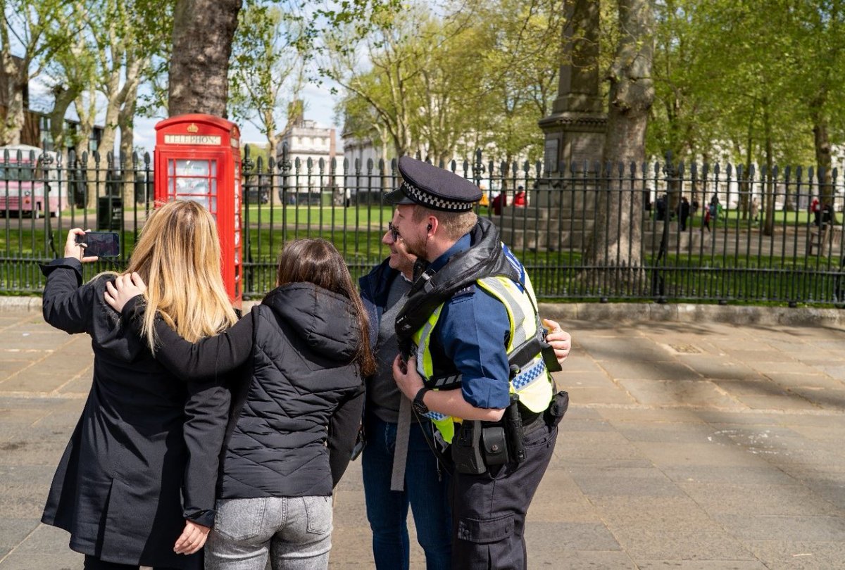 Good luck to everyone taking part in <a href="/LondonMarathon/">TCS London Marathon</a> today.

We have officers along the route to keep runners and spectators safe.

If you see something that doesn’t look right, tell a steward, a security guard or a police officer. In an emergency, call 999.