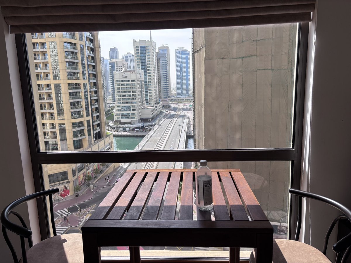 到迪拜了
小说里的A市