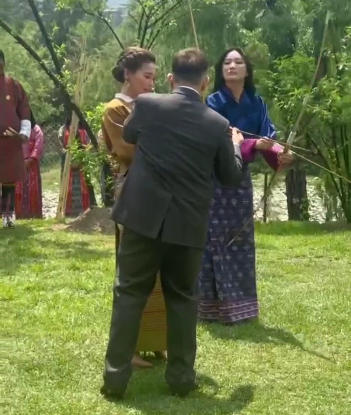 TPTP328's tweet image. อ๋อยยยยยยยยยยย ไปยิงธนูกันแล้วววว สอนน้อง ทำให้น้อง อ๋อยยย เข้าใจนี่ป้ะะ 🤭

#พระราชินีสุทิดา 💜