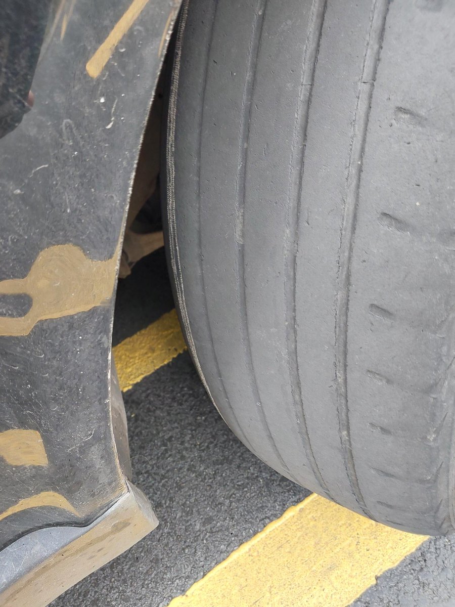 DerbysRPUBikers's tweet image. #ilkeston.
Weekly checks.
Driver thinks they should just be warned &amp;amp; let go.
Cords exposed on both front tyres and badly worn.
Not just happened overnight.
3pts per tyre.
#tyresafety
#opsbikes