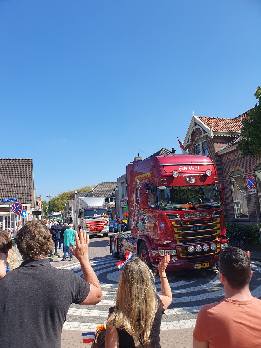Mireille Louwerens (@mlouwerens) on Twitter photo Een prachtige #Koningsdag in Mijnsheerenland, verzorgd door vele #vrijwilligers De kersverse bestuursleden van <a href="/OranjeMHL/">OranjeverenigingMHL</a> hebben geen lintje ontvangen, maar de #waardering is even groot
#ShantykoordeHoekscheWaard
#truckersrit
#horecaplein
#feest
#zondervrijwilligersgeenfeest Een prachtige #Koningsdag in Mijnsheerenland, verzorgd door vele #vrijwilligers De kersverse bestuursleden van <a href="/OranjeMHL/">OranjeverenigingMHL</a> hebben geen lintje ontvangen, maar de #waardering is even groot
#ShantykoordeHoekscheWaard
#truckersrit
#horecaplein
#feest
#zondervrijwilligersgeenfeest