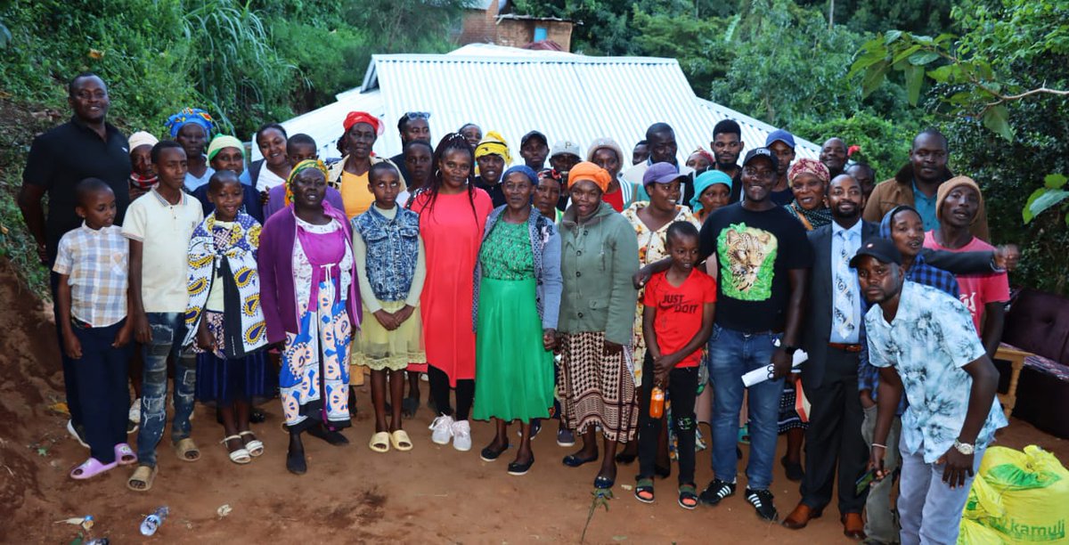 90.3 County FM tweet media