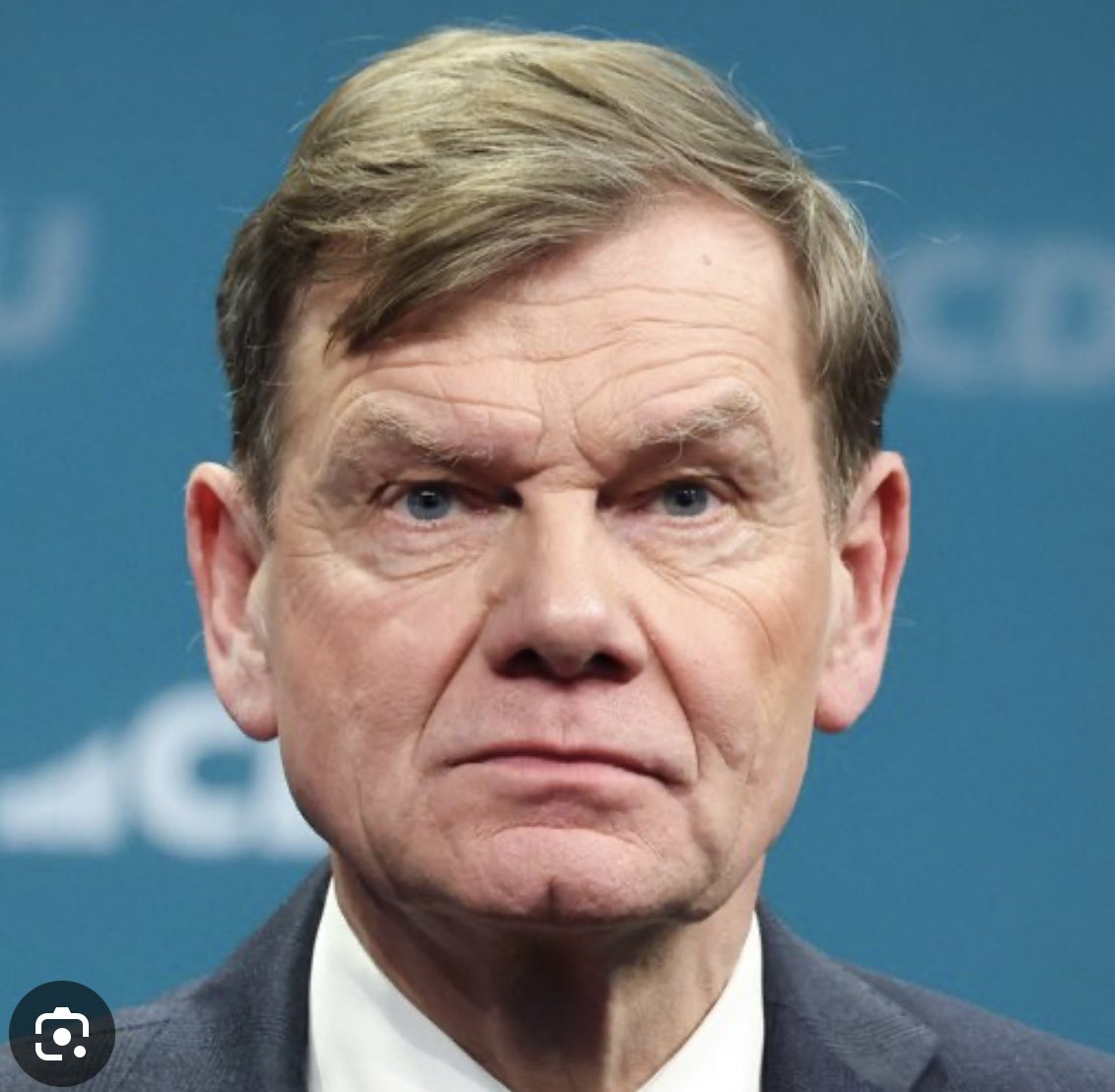 MichaelBroecker's tweet photo. ++@TableBriefings ++
So mächtig war der Norden noch nie. @_FriedrichMerz macht den Außenpolitiker @JoWadephul zum Außenminister und die Leidenschafts-Kultusministerin @PrienKarin zur Chefin des neuen Bildungsressorts @BMFSFJ. ☝️Beide Schleswig-Holstein. Beide fachlich ajour. https://t.co/NbYb1yc2Am