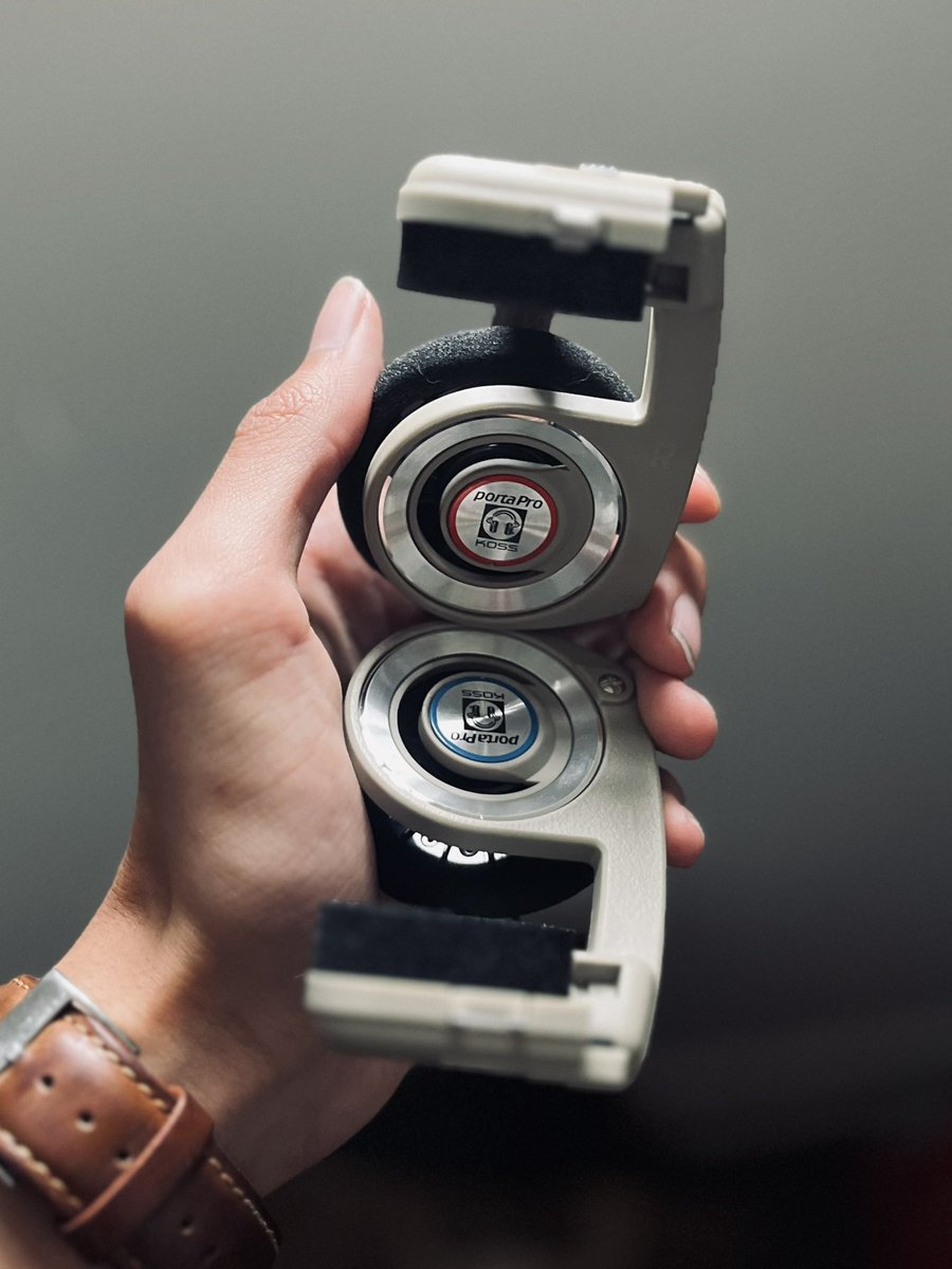 mauricio_here's tweet photo. bought some new #koss #portapro headphones. um heck yeah_ https://t.co/gi5ibUpCRs