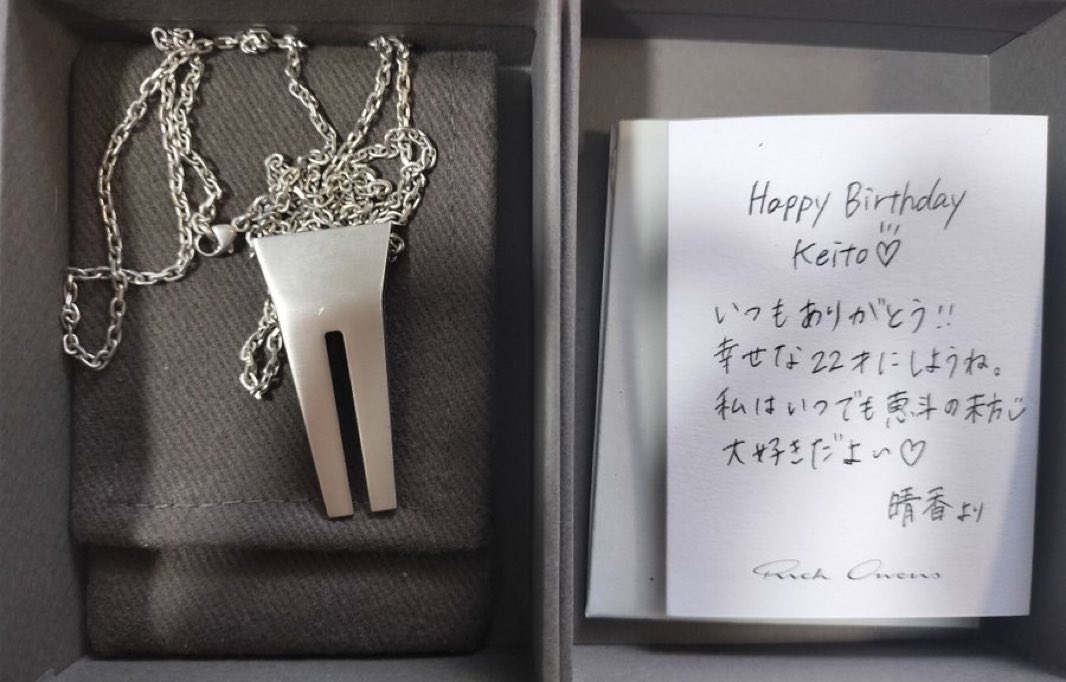 mariakirist's tweet photo. メルカリで買ったネックレスこれで泣いてる https://t.co/poXc1Z0x8B