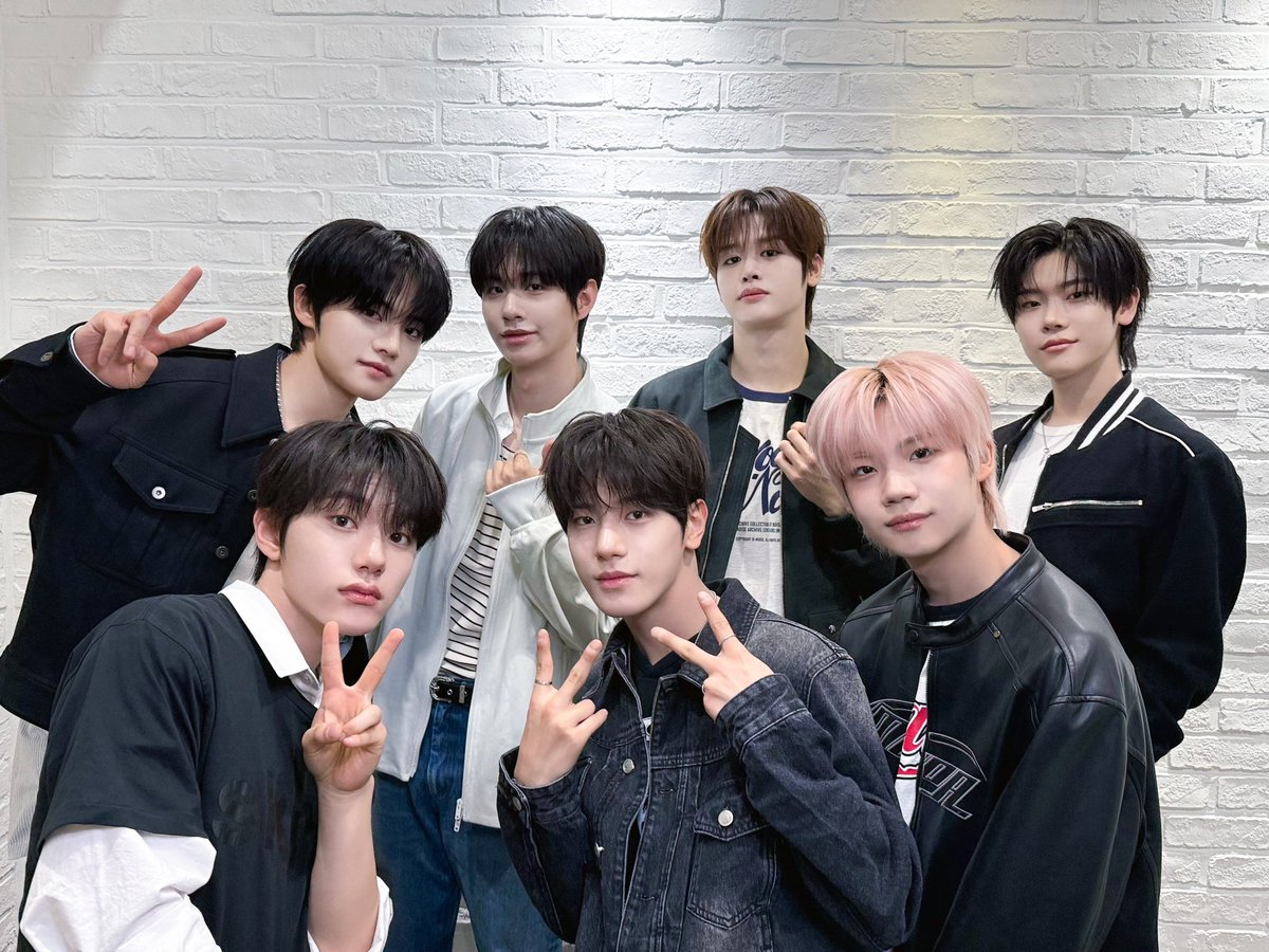 📂 𝗖𝗟𝗢𝗦𝗘 𝗨𝗣❕
└📁 서울 공개 팬사인회 | 250427

부산과 서울, 이틀간 클로저와 함께해서 행복했던 하루✨

#CLOSEYOUREYES #클로즈유어아이즈
#클유아 #CYE
#ETERNALT