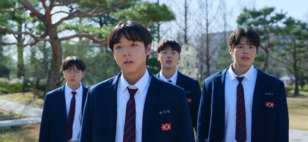 “Who are those guys?”
“My friends.”
“That’s good to see.”

😭😭😭😭😭😭

#WeakHeroClass2
