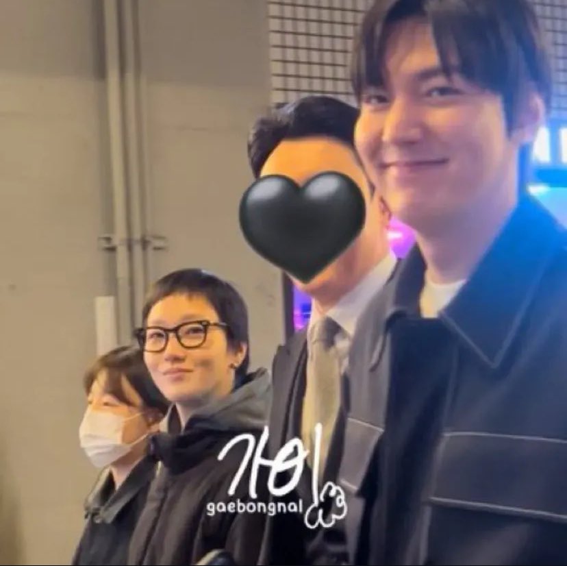 Mineuns20's tweet image. This is the smile of someone in love.🥰🤭🤭