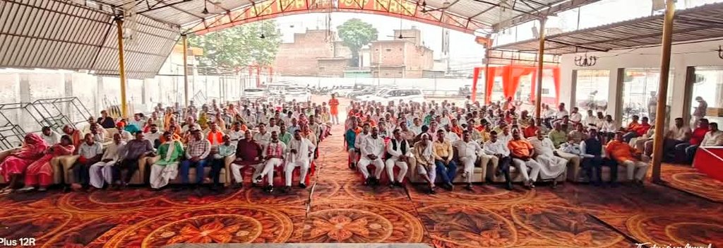 आज दिनाँक 27 अप्रैल 2025 (रविवार) को भारतीय जनता पार्टी द्वारा सहजनवा विधानसभा के सेरेमनी मैरिज लॉन में "एक राष्ट्र एक चुनाव" अभियान को लेकर गोष्ठीआयोजित की गयी, जहाँ मुख्य अतिथि के रूप में भाजपा क्षेत्रीय अध्यक्ष आदरणीय सहजानन्द राय जी का श्रेष्ठ सम्बोधन प्राप्त हुआ। <a href="/BJP4UP/">BJP Uttar Pradesh</a>