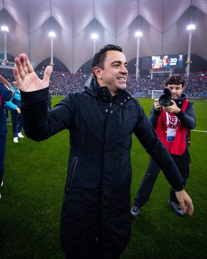 forcabarca_ar's tweet photo. الأسطورة تشافي: مهما يقولون، نحن أفضل نادٕ في العالم! فيسكا البارسا إلى الأبد ⚽♥️🥰 https://t.co/HyQqpxcnmg