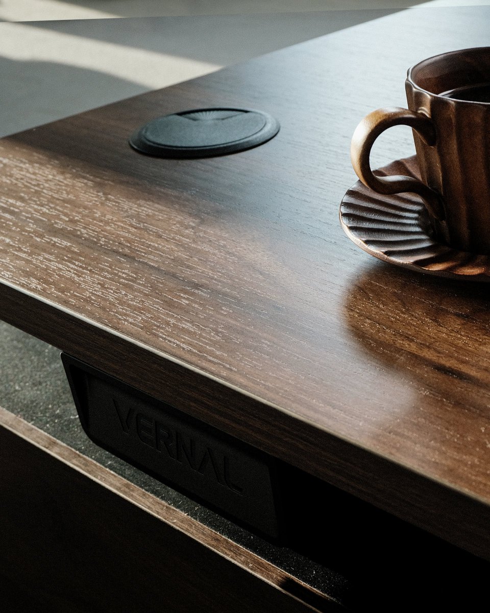 VernalSpace's tweet image. The warmth of walnut, the touch of sunset. March is made for moments like these🌅
#standingdesk #desksetup #desktops #deskinspo #deskvibes #homeoffice #officedecor #lifestyle #mentalhealth #deskgoal #wfh #officegoals #march #sunsetlovers
