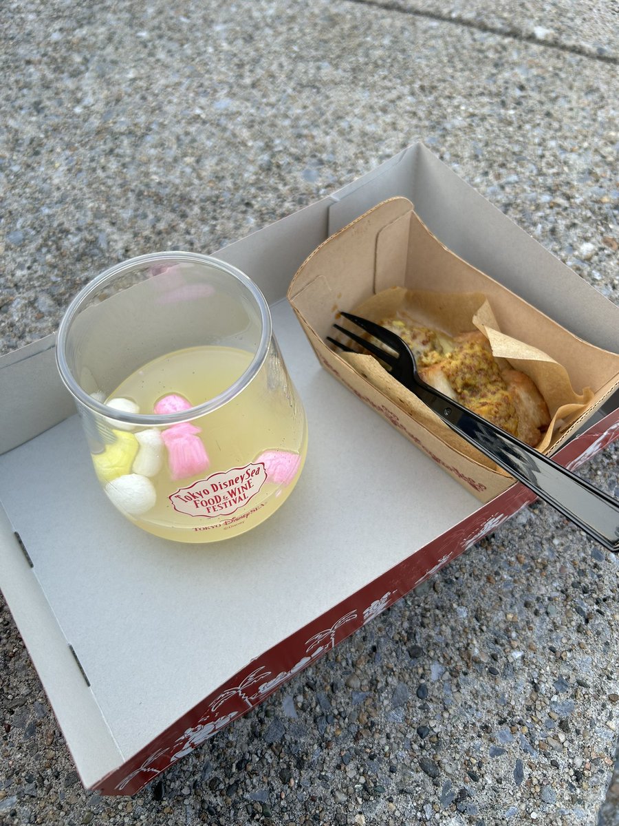 最初のビール🍺は喫煙所で無くなったので、ここからスタート！
まずは角煮と日本酒カクテル🍸