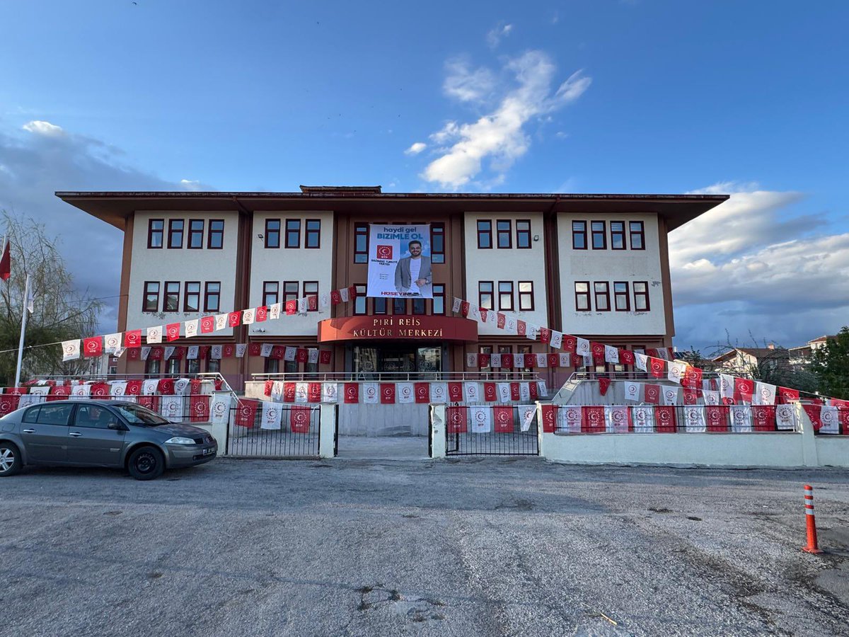 Bir ay öncesiden sözleşmesi yapılmış, ücreti ödenmiş, dün süslemesi yapılmış, bu gün kongre yapılacak salonun kapısını Karaman il kültür müdürü ‘Yukarının talimatı var’ diyerek açmıyor. 
Genel başkanımızın katılımı ile gerçekleşecek Kongremiz engelleniyor. 
Bu insanlar TCK 114’te