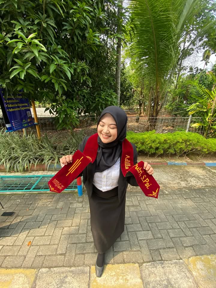 guyss! terima kasih sudah menemani fase perkuliahan dari tahun 2021 sampai 2025 (bisa lulus 3,5 tahun) I did it ‼️ 

buat yang mau diskusi skripsi, especially psikologii, boleh DM aku ya kita diskusi barengg. GRATISSS.