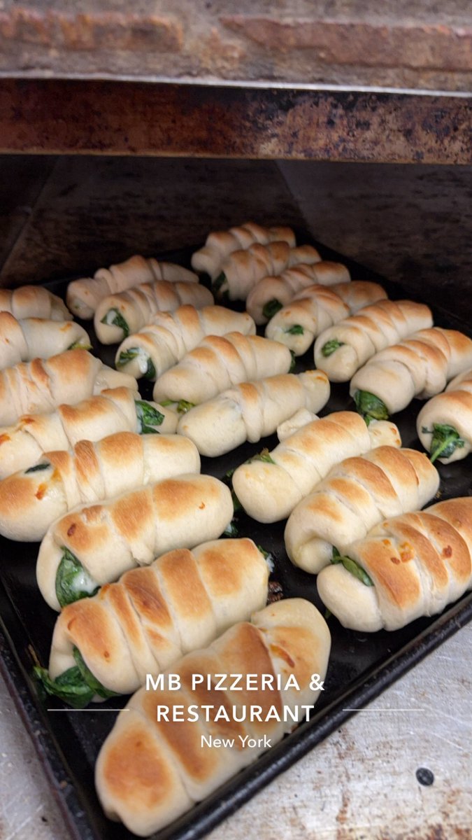 MiceliBrosPizza's tweet photo. Spinach make you strong https://t.co/sXwLVf3r4K