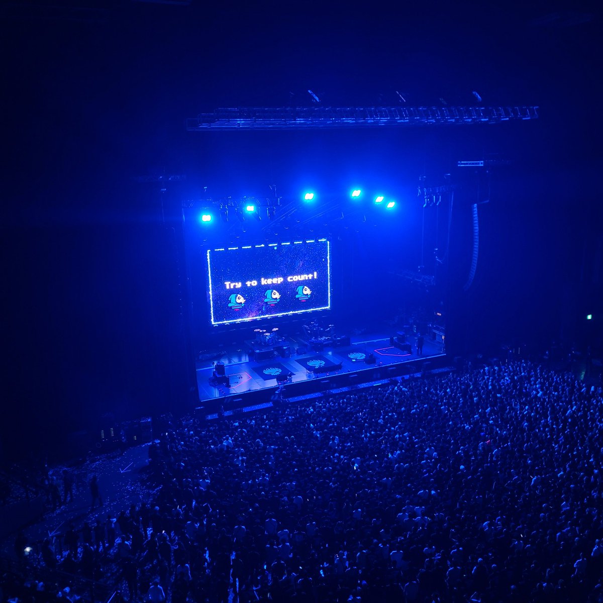 aishanghai11's tweet photo. 昨日のTHE OFFSPRINGとSIMPLE  PLANの来日公演。どっちも満足度高すぎた！最近の曲全然追えてなくてもめっちゃ楽しい！ https://t.co/Pyl4ytH4iu