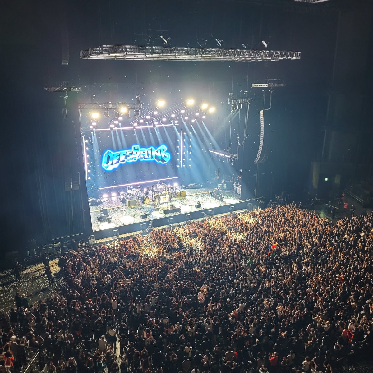 aishanghai11's tweet photo. 昨日のTHE OFFSPRINGとSIMPLE  PLANの来日公演。どっちも満足度高すぎた！最近の曲全然追えてなくてもめっちゃ楽しい！ https://t.co/Pyl4ytH4iu