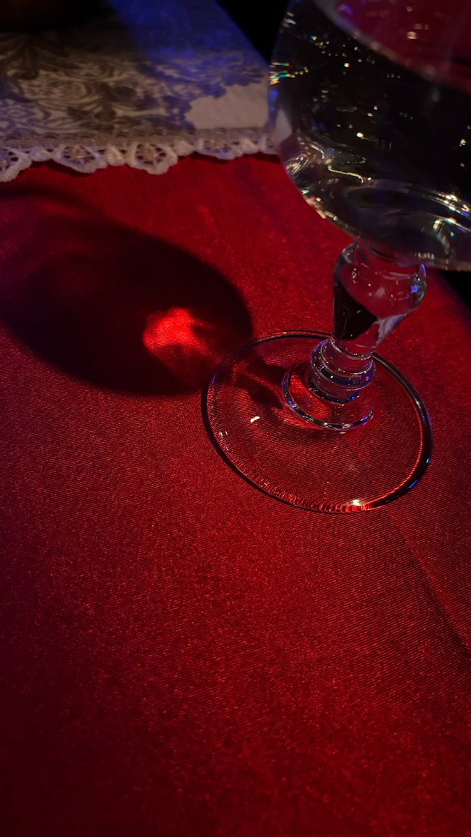 #真夜中の晩餐会 
行ってきました。膨大な量の情報を浴びて頭の整理が必要🫠
1人で行ったけど、食事中も結構話しかけてもらえて楽しかったです。