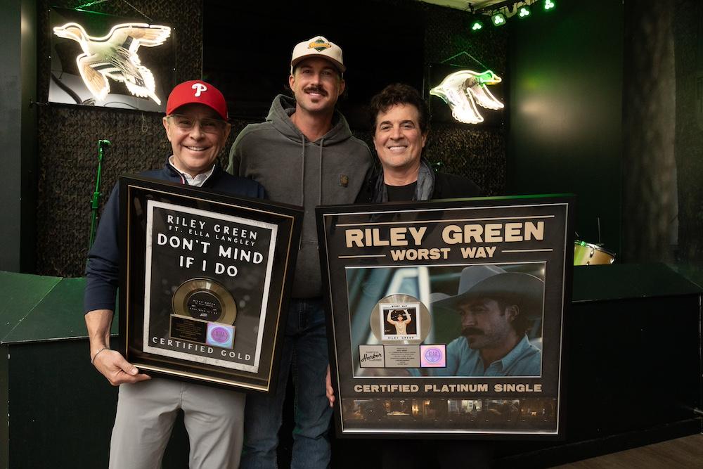 CMNI_More_Music's tweet photo. โ#WorstWayโ as RIAA-certified Platinum and โ#DontMindIfIDo"...
#RileyGreen's #Star Continues to Ascend with #New #Platinum & #Gold #Certifications, #ACM #Nominations, & a #Headlining #Tour By #ChristianLamitschka @ #CountryMusicNewsInternational #Magazine https://t.co/FWG8ikb6U4 https://t.co/SRQ2xSnTl1