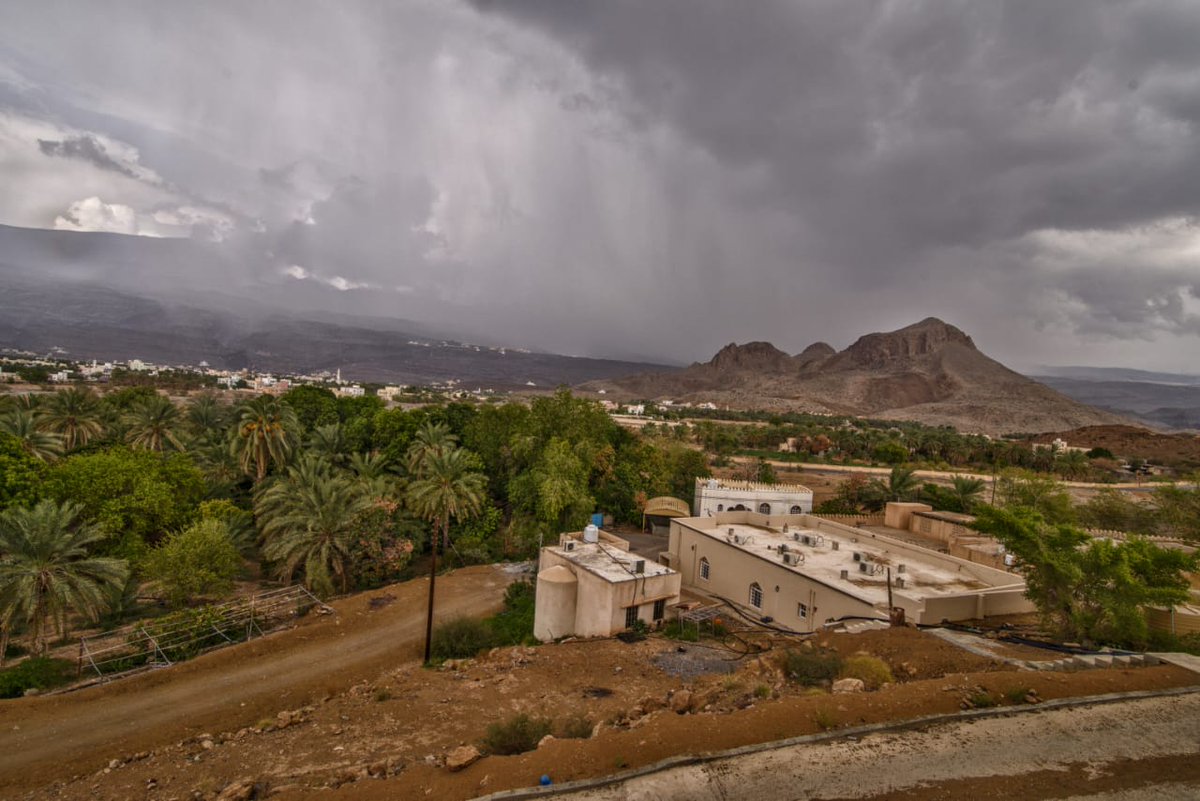 ما أضيق العيش لولا فسحة الامل
فهو صوت الروح الذي يهمس لنا بأنه لازال هناك غد أجمل،  وهو ذاك الضوء الخافت الذي يرفض أن ينطفئ حتى في عمق الظلمة،  وهو وعد الحياة بأنها لم تنتهِ بعد وأنه لا يزال في جعبتها فصولاً جديدة تستحق الانتظار. 

       🌹 صباح الأمل  🌹
#