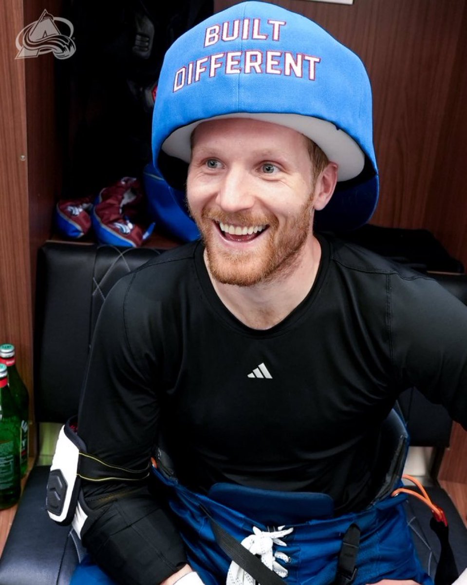 spittinchiclets's tweet photo. A picture worth a thousand words 💪 

Via: @Avalanche https://t.co/t7z5lWDv5Z