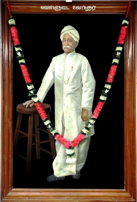 பிட்டி தியாகராயர் அவர்கள் பிறந்தநாள்:

🏢கல்விக்கூடங்கள், தெருவிளக்குகள், குடிநீர் இணைப்பு, மதிய உணவுத் திட்டம் எனச் சென்னை மாநகரின் வளர்ச்சிக்குப் பெரும் பங்காற்றியவர்.

👑நீதிக்கட்சியின் நிறுவனர்களுள் ஒருவராக இருந்து, தன்னைத் தேடி வந்த முதலமைச்சர் பொறுப்பை மறுத்த மாண்பாளராக