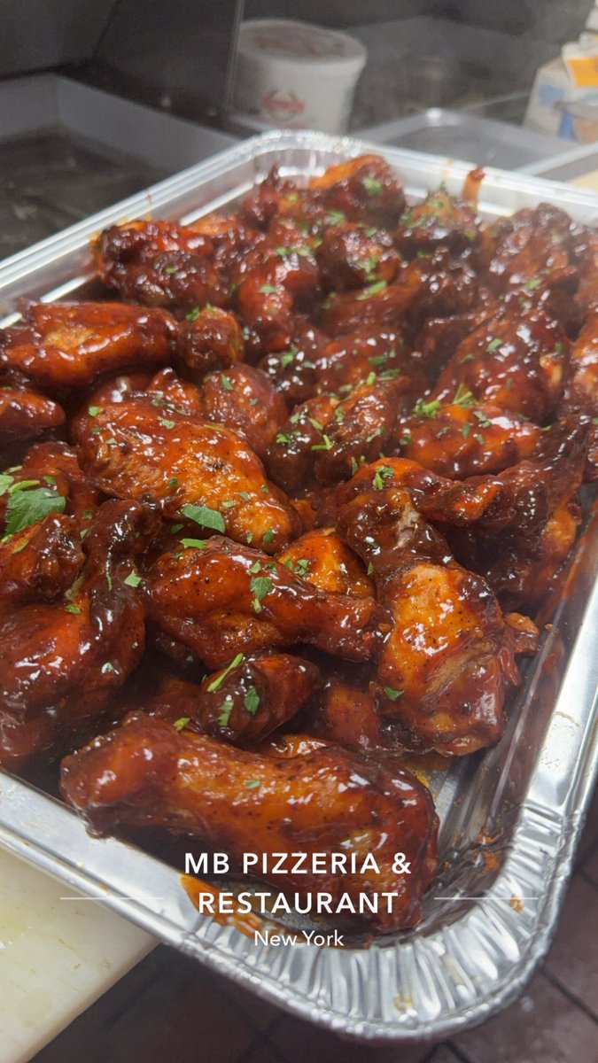 MiceliBrosPizza's tweet photo. How many wings could you eat out of this tray? https://t.co/U6dbZm0IuS