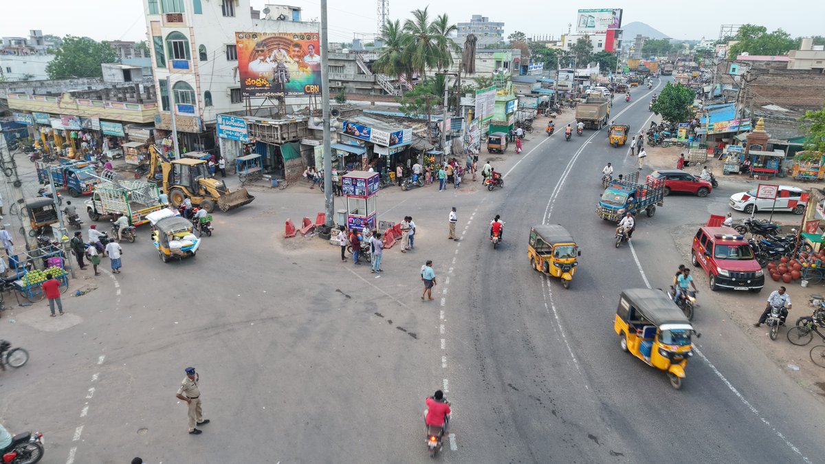 BapatlaPolice's tweet photo. “Bapatla Police Go Hi-Tech: Drones &amp; CCTVs Watch Over Towns, Ensuring Safety from the Sky to the Streets”

#PublicSafety #HiTechPolicing #DronesForSafety #SmartSurveillance #ModernPolicing #TusharDudi #IPS #BapatlaPolice #AndhraPradeshPolice #APDGP 

@DudiTushar @APPOLICE100 https://t.co/CPdnj1K93i