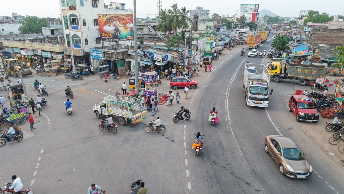 BapatlaPolice's tweet photo. “Bapatla Police Go Hi-Tech: Drones &amp; CCTVs Watch Over Towns, Ensuring Safety from the Sky to the Streets”

#PublicSafety #HiTechPolicing #DronesForSafety #SmartSurveillance #ModernPolicing #TusharDudi #IPS #BapatlaPolice #AndhraPradeshPolice #APDGP 

@DudiTushar @APPOLICE100 https://t.co/CPdnj1K93i