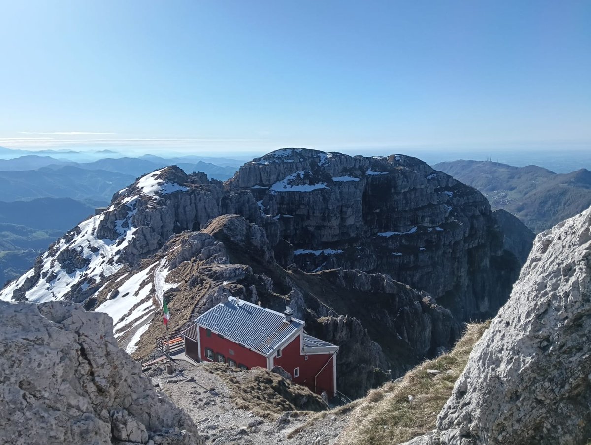 Salita sulla vetta del Monte Resegone, Rifugio Azzoni ⛰️🥾💙
Foto 📸 di oggi 😍
👉 Qui trovate tutti i dettagli del Rifugio :
saliinvetta.com/trekking/itali…

#rifugioazzoni #resegone #pianiderna #erna #camminate #escursioni #escursionismo