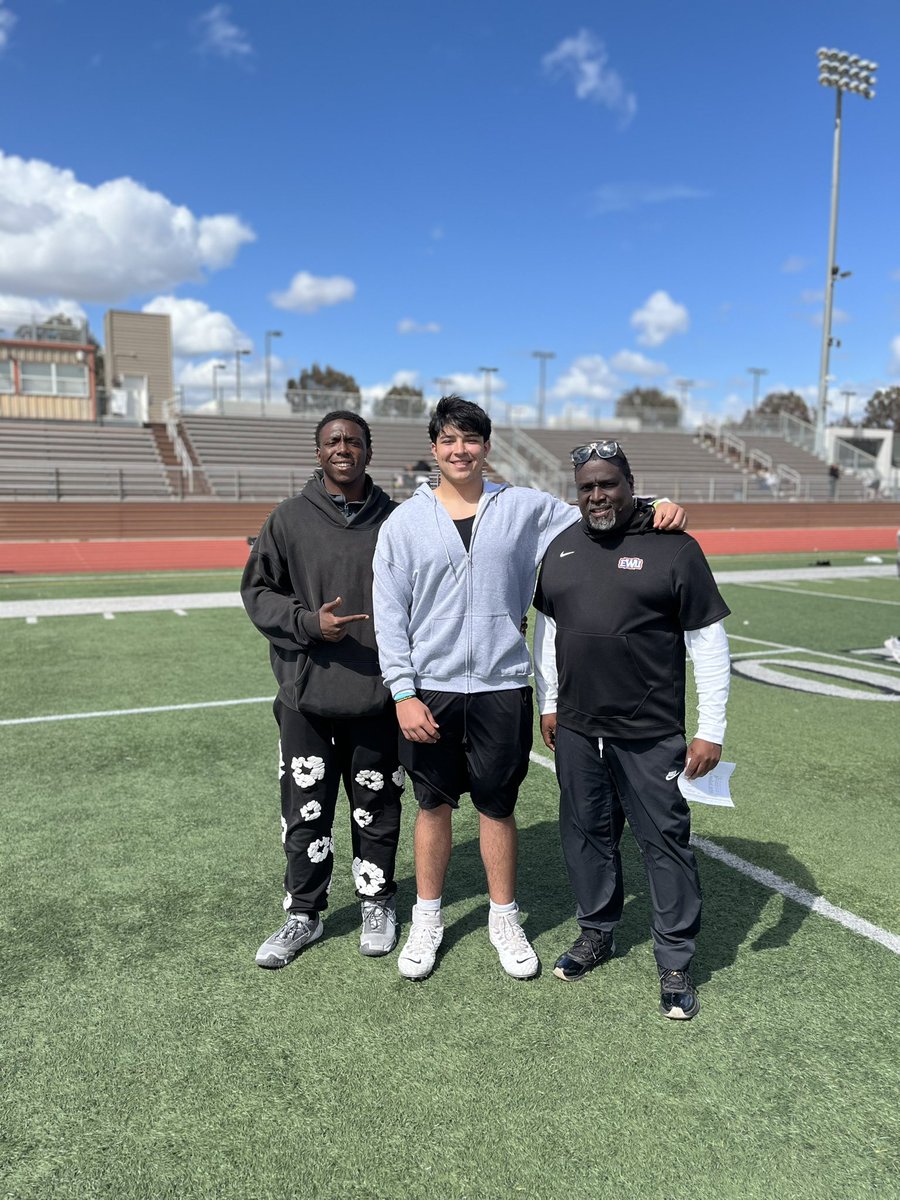 AriPanthaky's tweet photo. ATTG ✨ After an amazing camp and personal talk with coach Morgan I am excited too have received a full ride too Edward Waters University . @coachTBH
@Toriano81 @BrandonHuffman @GregBiggins https://t.co/ydDWjlpkoM