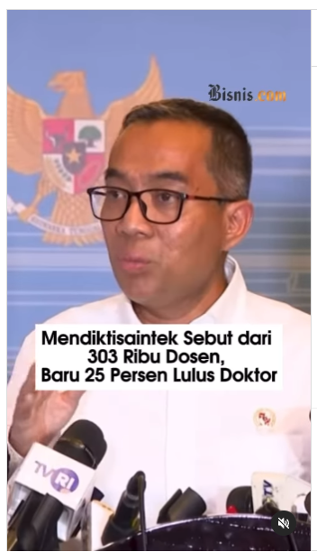 ardisatriawan's tweet photo. Dosen disuruh sekolah S3:

1) Disuruh bayar tes TPA, TOEFL, dan segala persiapan sendiri
2) Selama izin/tugas belajar, tunjangan dan segala tambahan pendapatan dilucuti.
3) UKT kuliah disuruh bayar sendiri
4) Cari beasiswa pun harus sendiri
5) Kalau gak segera S3 bisa diputus kontrak atau setidaknya kena surat peringatan
6) Selama kuliah S3 cari dana riset sendiri, beli bahan dan alat juga duit sendiri
7) Kalau beli dari luar negeri, tuh alat dan bahan nyangkut di bea cukai bisa berbulan-bulan
8) Publikasi kalau butuh APC juga bayar sendiri
9) Lulus telat dikasih hukuman disiplin terima gaji pokok doang
10) Lulus S3 gak ada peningkatan pendapatan signifikan
11) SK tugas belajar gak keluar-keluar, bisa lebih dulu lulus daripada SK keluar.
12) Karena SK tubel gak ada pas kuliah, ijazahnya jadi susah diintegrasiin ke karir.
13) Baru bisa diakui setelah nunggu pemutihan tiap Presiden ganti.

Menteri Dikti: