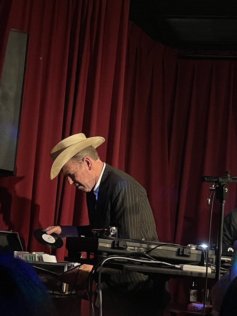 milezodeveso's tweet photo. THE ROYAL EXCHANGE 2025 JAPAN TOUR
TOP BEAT CLUB
100%ポール・シムノン目当てでしたが、DJ方の選曲、MAD3、The Highmartsの演奏、いい歳した観客の悪ノリ（いい意味だよ）と大合唱、全て最高。
10代の頃に買ったCDにサイン、目を見ての握手、The Guns of Brixton生歌、繰り返しますけど、全て最高！ https://t.co/sRjzqX9Drm