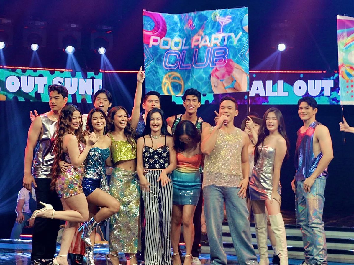 Simula na ng 4-way battle ng Bloom Festival, Kalye Tropiko, Barangay Coachella at Pool Party Club! 🌻 #AllOutSundays #AOSSummerversary