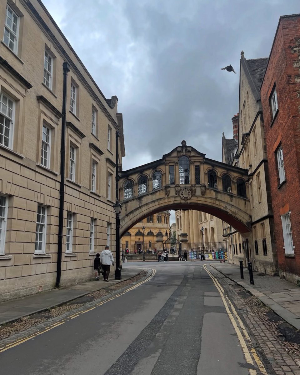 13ebm's tweet photo. looking back at the city that helped me move forward
•
#ef #efoxford #efambassador #efindonesia #efmoment #efdaily #oxford #studyabroad #travel https://t.co/gyuimyqAhC