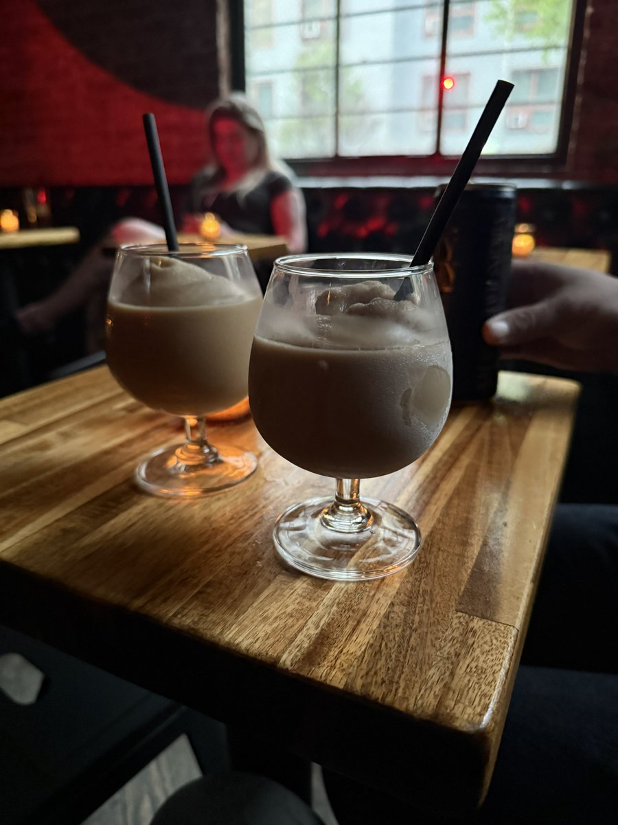 The frozen espresso is now my second favorite thing on tap here

<a href="/bbasiancub/">bbasiancubNYC</a> 🍆