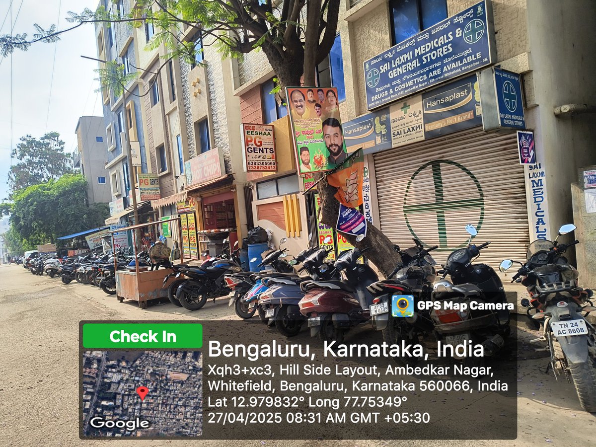 SonnappaT's tweet photo. Ambedkar Nagar, Whitefield PG ನಿವಾಸಿಗಳು ರಸ್ತೆಗಳಲ್ಲಿ ದ್ವಿಚಕ್ರ ವಾಹನಗಳನ್ನು. ಕಾರುಗಳನ್ನು ನಿಲ್ಲಿಸಿರುತ್ತಾರೆ. ತಾವು PG ಮಾಲೀಕರ ಬಳಿ ಒಳಗಡೆ ನಿಲ್ಲಿಸಿಕೊಳ್ಳುವಂತೆ ಸೂಚಿಸಲಾಗಿದೆ. Put No Parking Board
@blrcitytraffic @BBMPCOMM @osd_cmkarnataka @dcpwhitefield @DCPTrEastBCP @acpwfieldtrf @wftrps https://t.co/NsvdcKuT3R