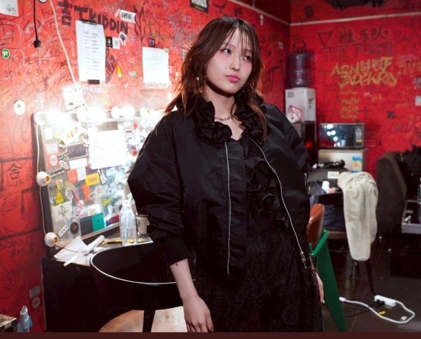 #鞘師里保重大発表
下天は夢か幻か！
最近、夢で見たんですよ！
【結婚】
相手の方の顔も見ました😳

いやいや🐥

マジ話は

【テレビCM出演】

#鞘師里保
#このメイクの抜け感好きだな
#衣装はアイドル風希望