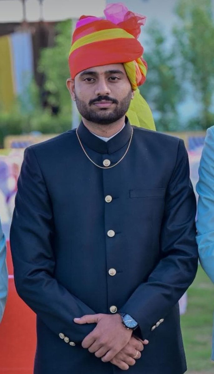 surendarsankhla's tweet photo. गांव भाखरी का लाल त्रिलोक सिंह पुत्र चूनसिंह करणोत IAS में फ़ाइनल सेलेक्ट हो गया है आप की आल इंडिया में 20 वीं रैंक है जिन्होंने प्रथम प्रयास में यह सफलता हासिल की है आपको हार्दिक बधाई व उज्जवल भविष्य की शुभकामनाएं...🌷
#upsc2025 #rank20 #Jodhpur #Springboard #india https://t.co/wiCX2fEJcY