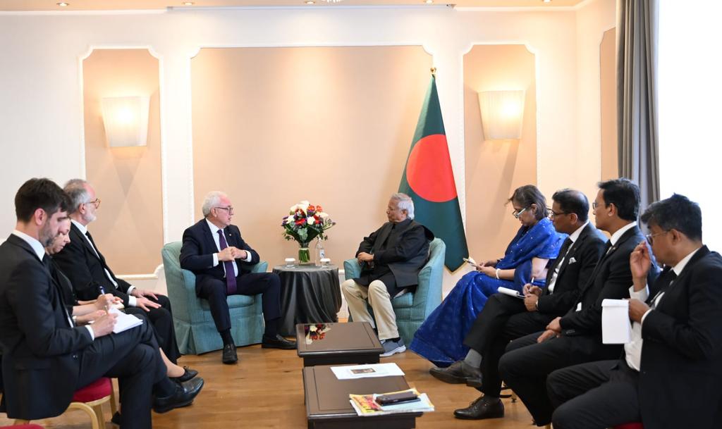 Uruguay's Foreign Minister Mario Lubetkin called on Hon’ble Chief Adviser Professor Muhammad Yunus on 26 April 2025 at Rome shortly after attending funeral mass of Pope Francis. Both leaders highlighted importance of expanding bilateral relations including trade and investment.