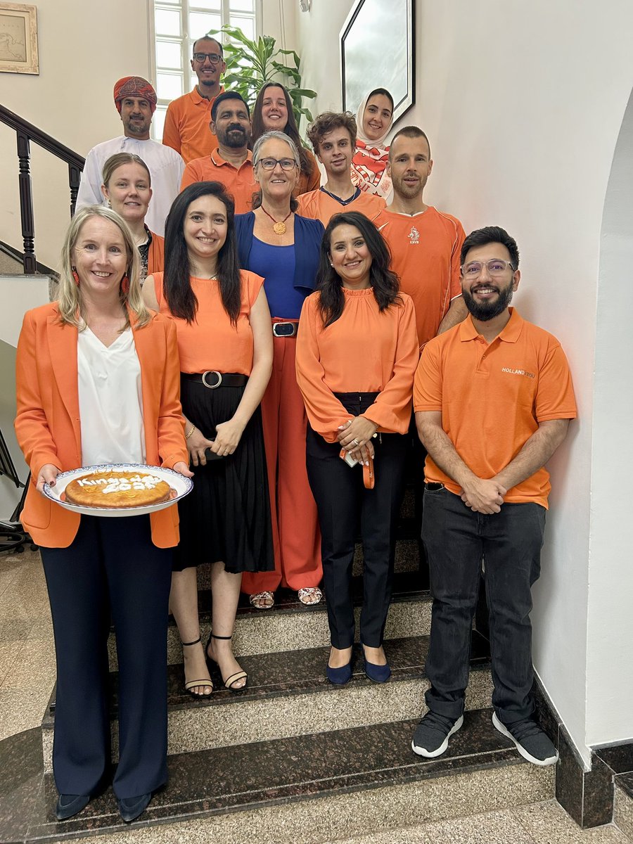Stella Kloth (@klothstella) on Twitter photo Congratulations from <a href="/NLinOman/">Dutch Embassy Oman</a> to HM King Willem-Alexander 👑🧡🇳🇱
#Koningsdag2025 Congratulations from <a href="/NLinOman/">Dutch Embassy Oman</a> to HM King Willem-Alexander 👑🧡🇳🇱
#Koningsdag2025