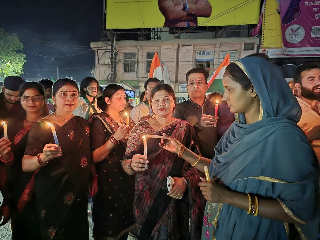 RajputAks's tweet photo. पहलगाम आतंकी हमले में निर्दोष सैलानियों की निर्मम हत्या के विरोध में आज झारखंड मुक्ति मोर्चा गढ़वा जिला कमिटी ने आक्रोश मार्च निकाला और कैंडल मार्च निकालकर श्रद्धांजलि दी।

यह सिर्फ एक श्रद्धांजलि नहीं बल्कि आतंकवाद के खिलाफ गढ़वा और झारखंड की एकजुट आवाज है। @MithileshJMM https://t.co/ILOhRhV1Mh