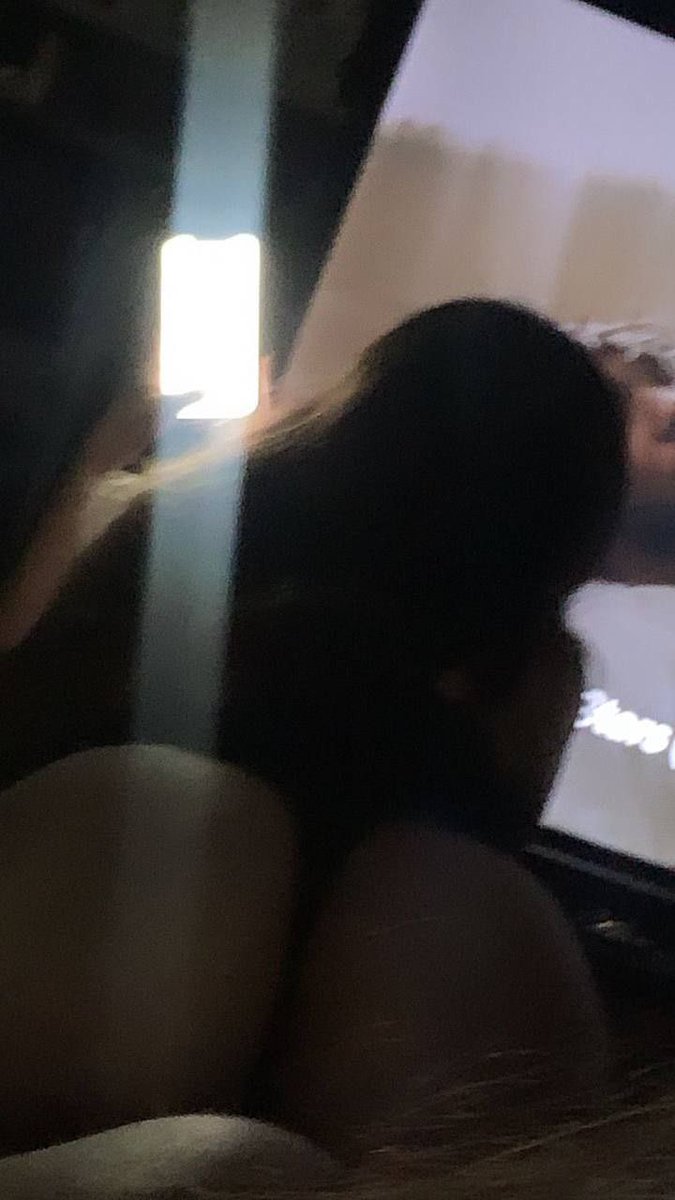 vaaleerz's tweet photo. Un Netflix? 🤭❤️ https://t.co/NLnvrCZs4U