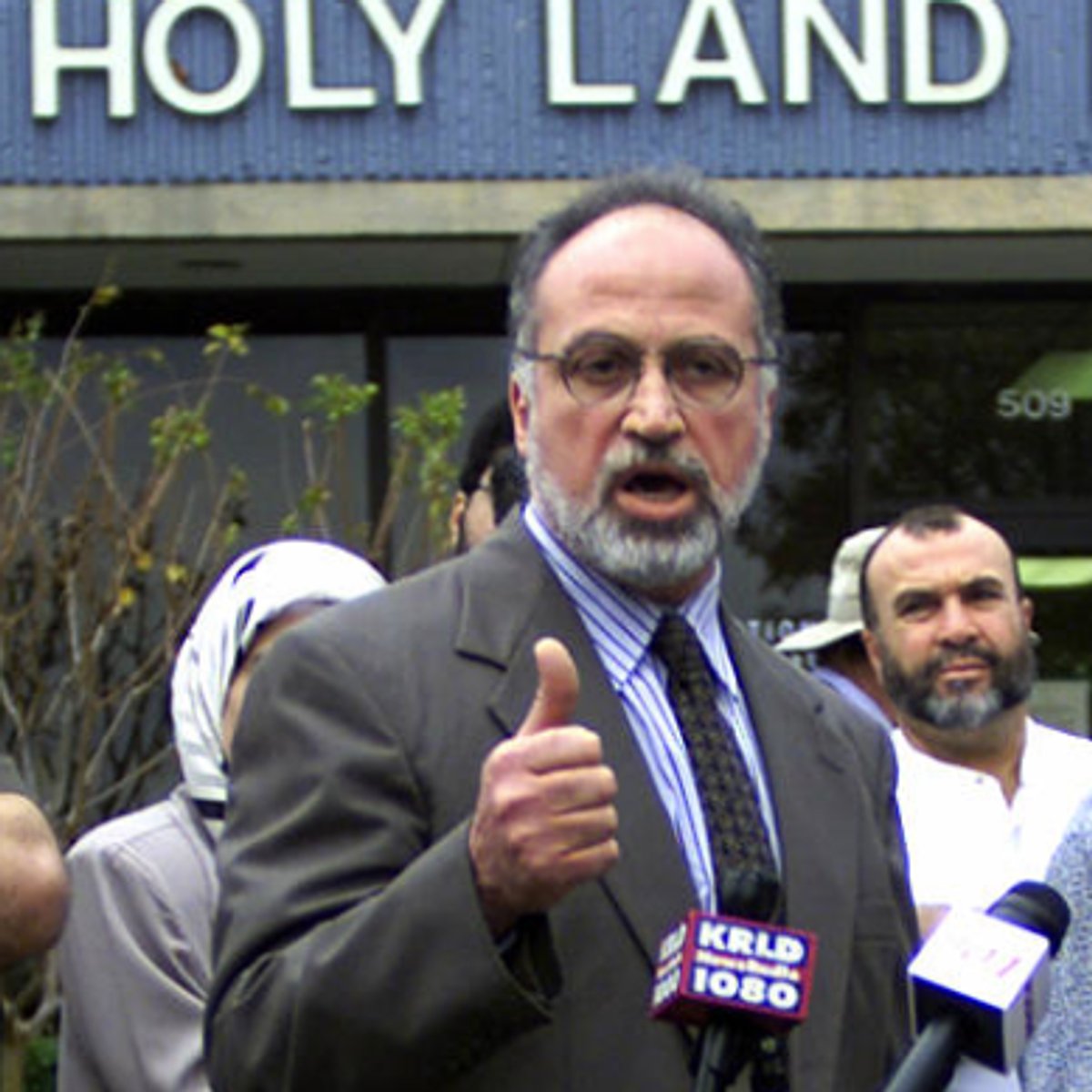 🚨 Hey Texas 

Did you know that Ghassan Elashi, a founding Board Member of CAIR’s Texas chapter, was charged with funneling more than $12.4 million to Hamas while running the Holy Land Foundation for Relief and Development?

That’s right:

One of CAIR-Texas’s own founders was