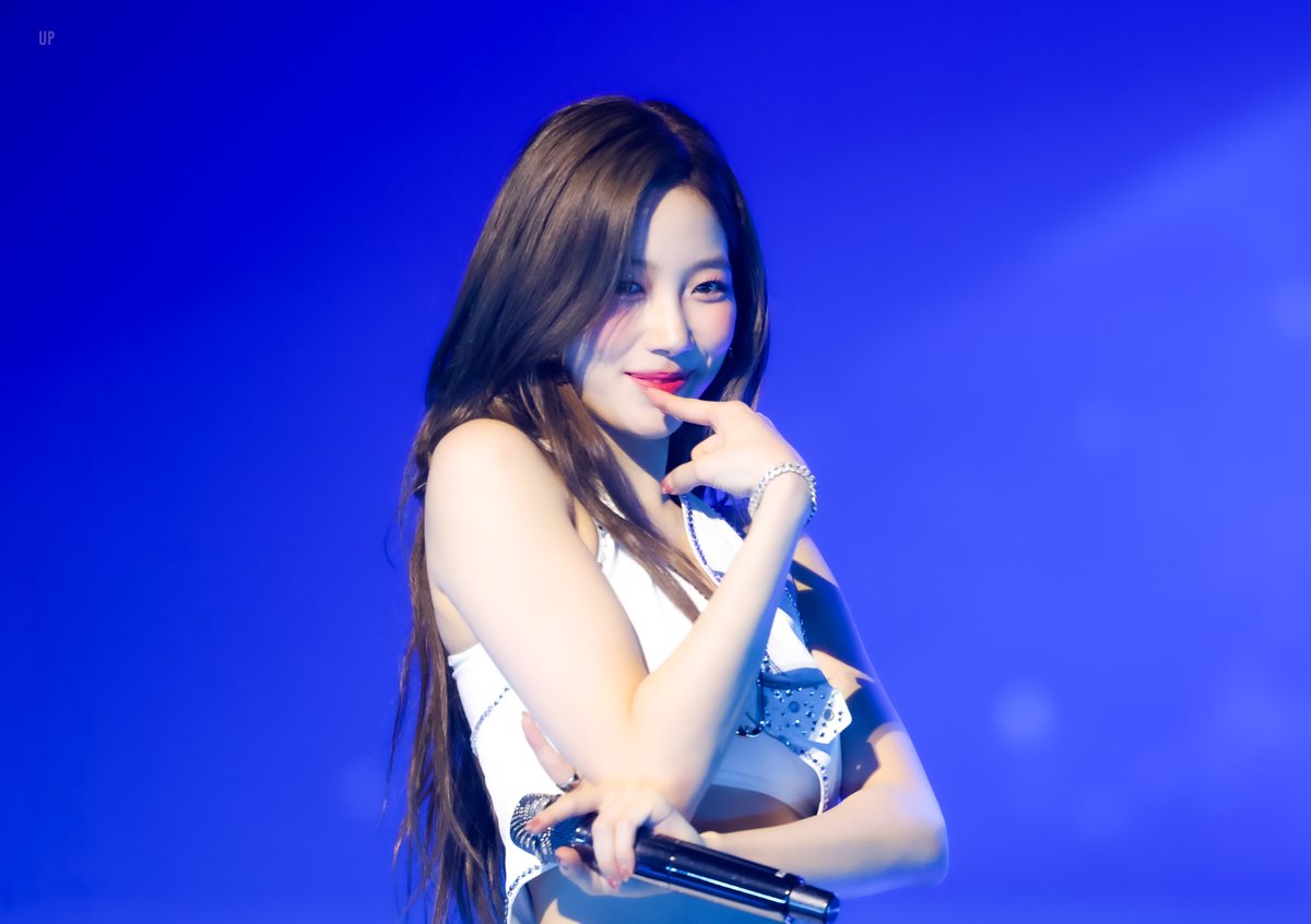 250419

#르세라핌 #LE_SSERAFIM #카즈하 #KAZUHA