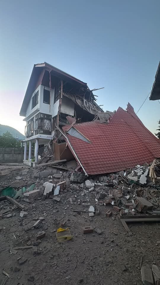 sultan1913's tweet photo. Indian Army’s demolition of Kashmiri homes with explosives during sieges, based on suspicion, is a clear violation of IHL’s proportionality principle. Reckless & unacceptable. #Kashmir #IHL #HumanRights
#Phalgham
@UN
@UNHumanRights
@srpoverty
@UN_SPExperts https://t.co/SfULoxmnnU